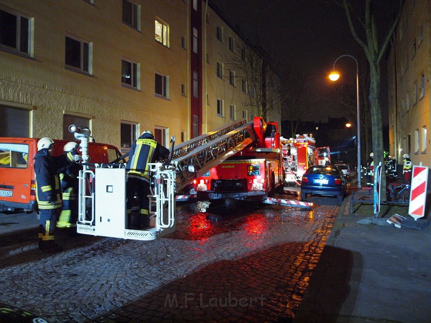 Feuer Dachstuhl Koeln Muelheim Noellstr P150.JPG